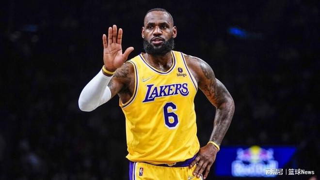 阿森纳主场遭维拉逆转，失去三分，表现不佳，球迷失望。（阿森纳主场被维拉翻盘，三分尽失，低迷表现令球迷沮丧）