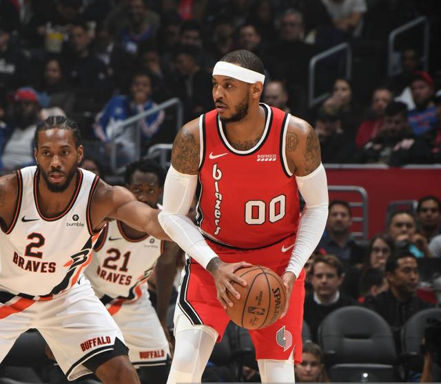 伊涅斯塔：中场球员当教练更能掌控全局，小法现在做得非常好（伊涅斯塔：中场出身教练更能掌控大局，小法目前表现出色）