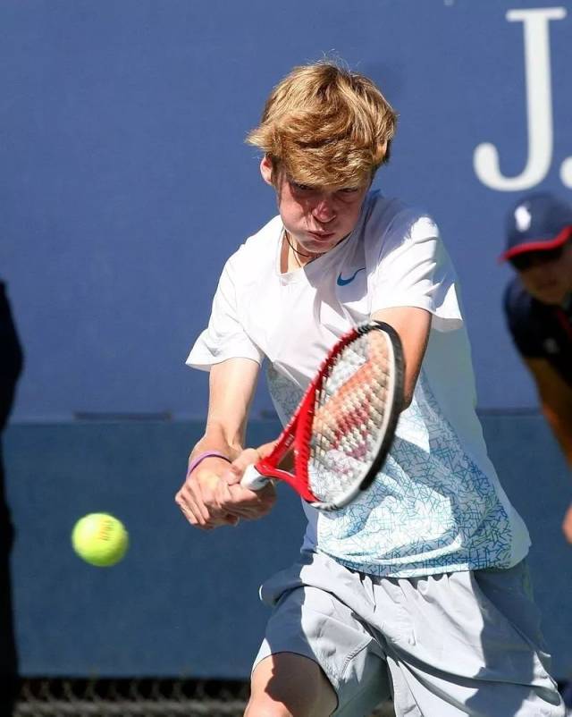 并伴随轻微 并伴随轻微